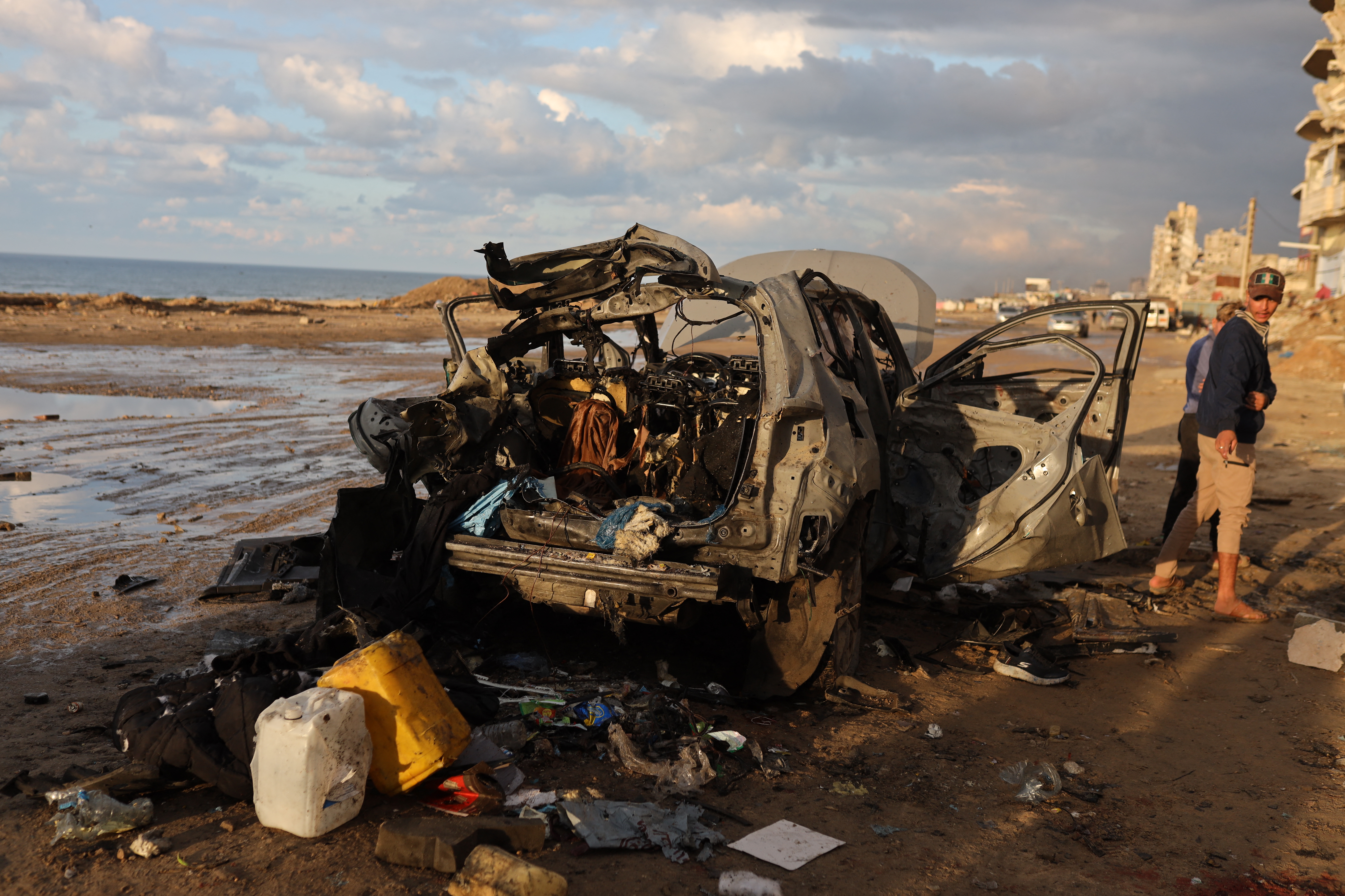 حماس تنعى "رائدها".. وتتمسك بـ"سلاحها" 