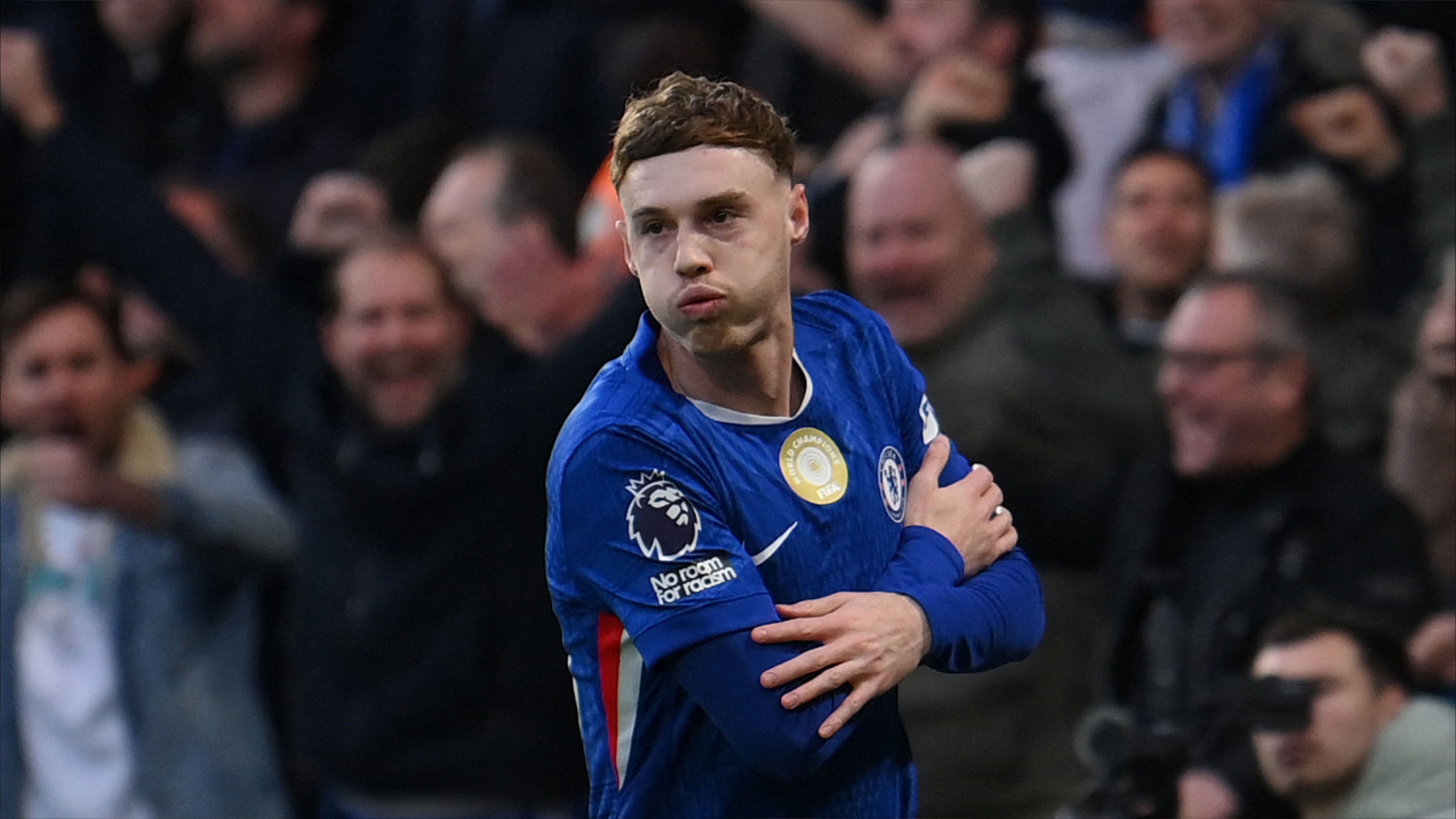 "ضد البرد".. تشيلسي ناد خيري 