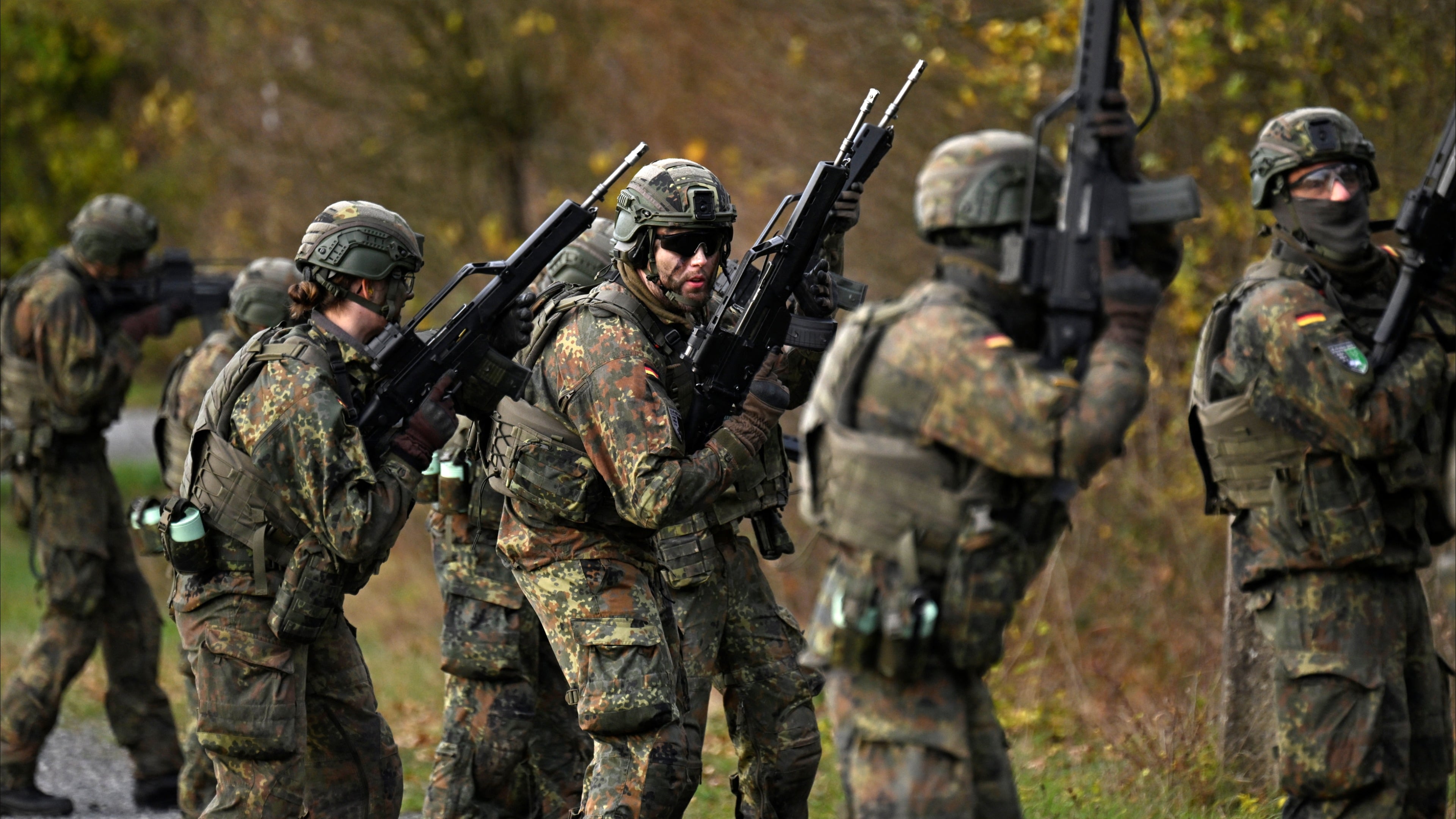 بعد عقد من السلام.. أوروبا تحذر شعوبها: استعدوا للحرب 