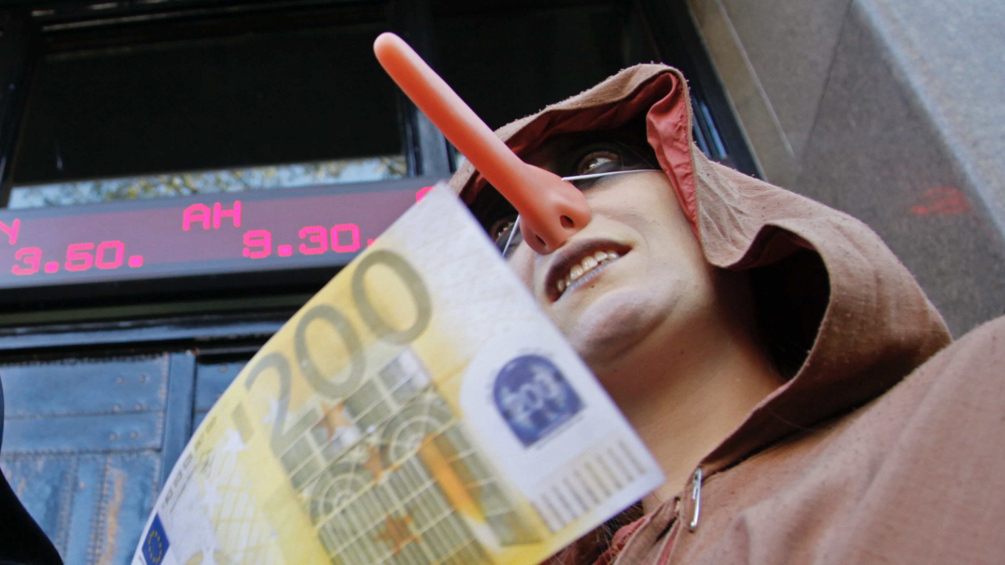 جيل زد والادخار؟.. يلجأ إلى العائلة للنصائح المالية 