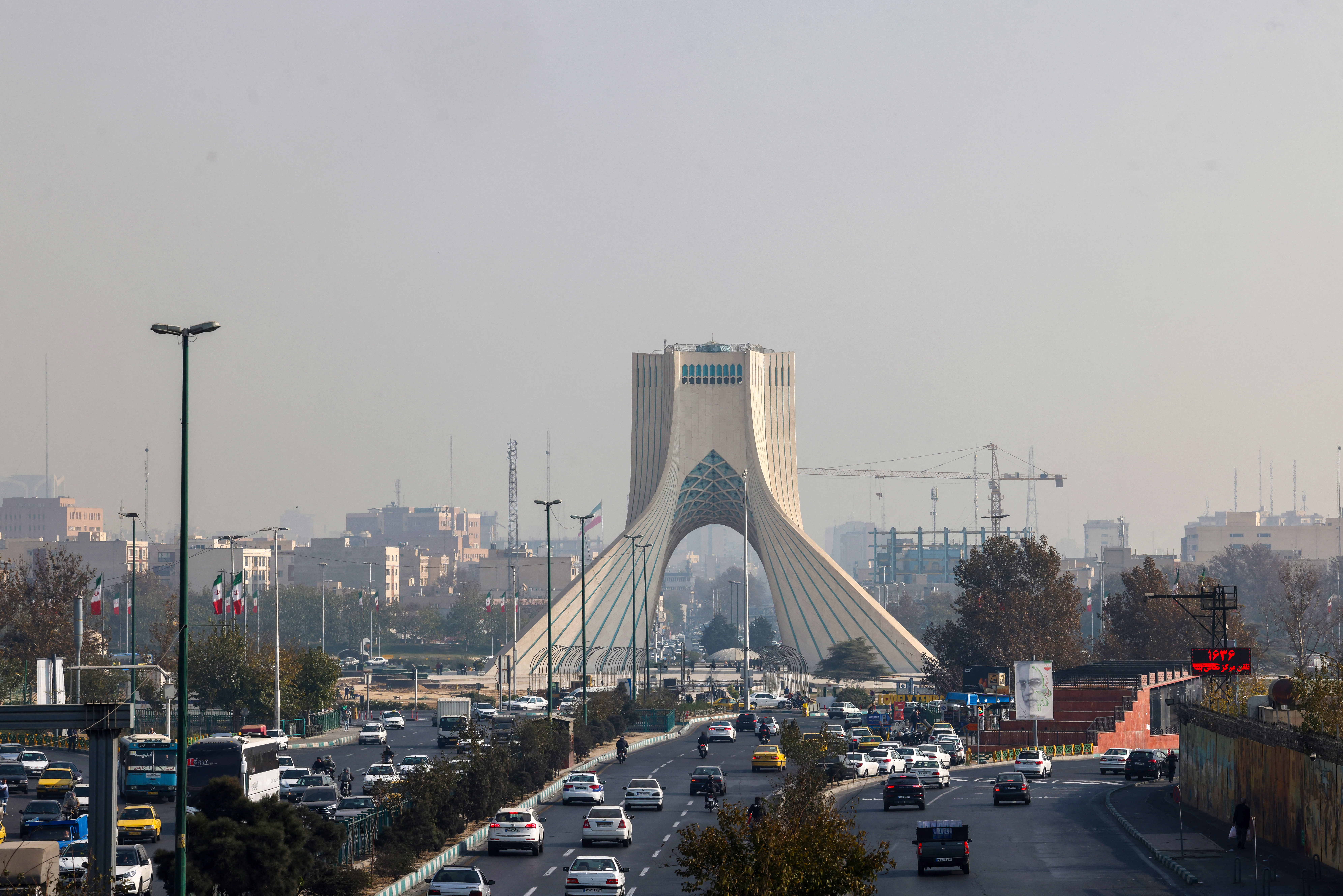 الموساد: إيران تُحضّر "خدعة لاتفاق نووي سيّئ" 
