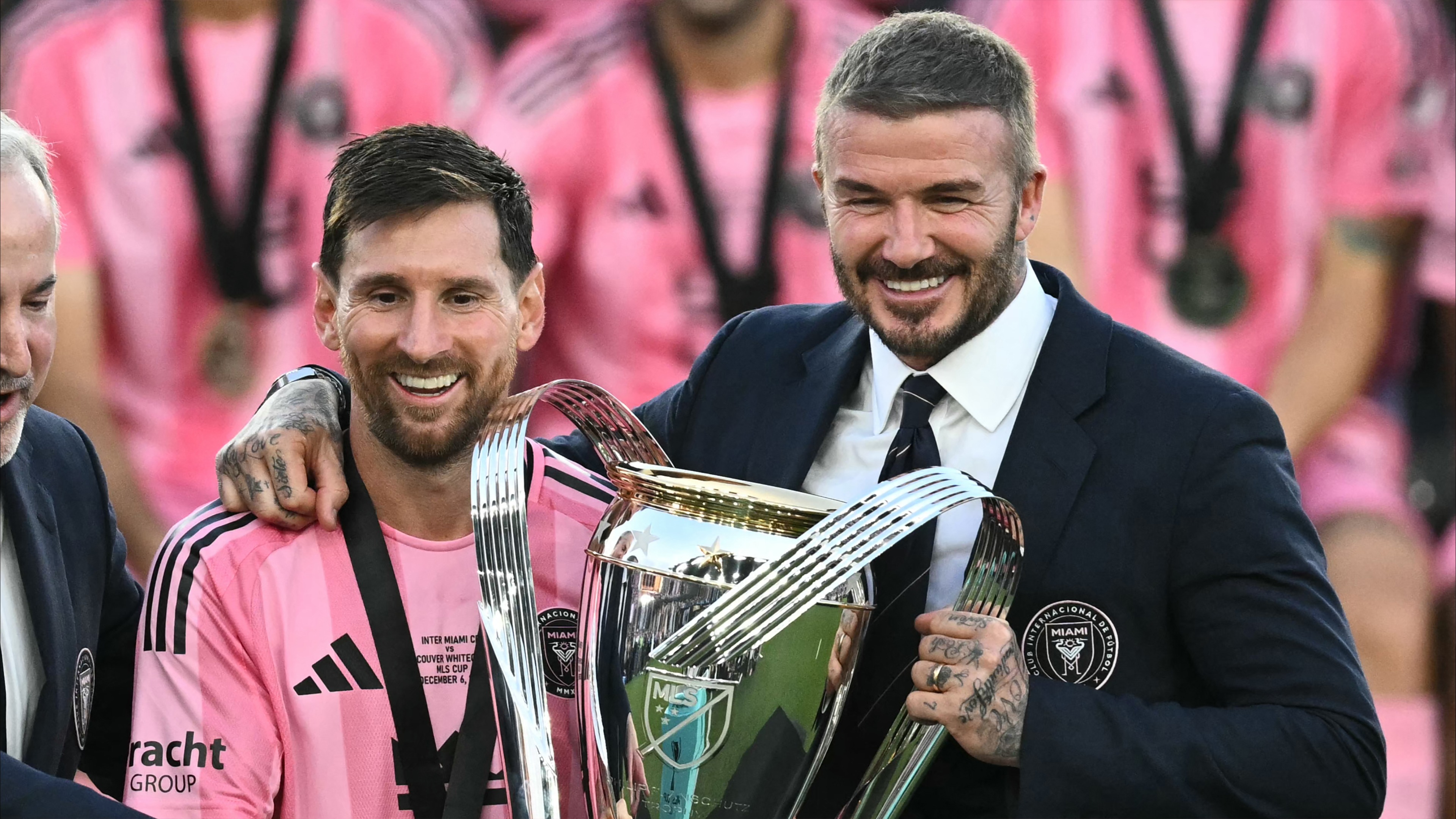 من الملعب إلى المكتب.. رجال أعمال بحذاء الكرة 