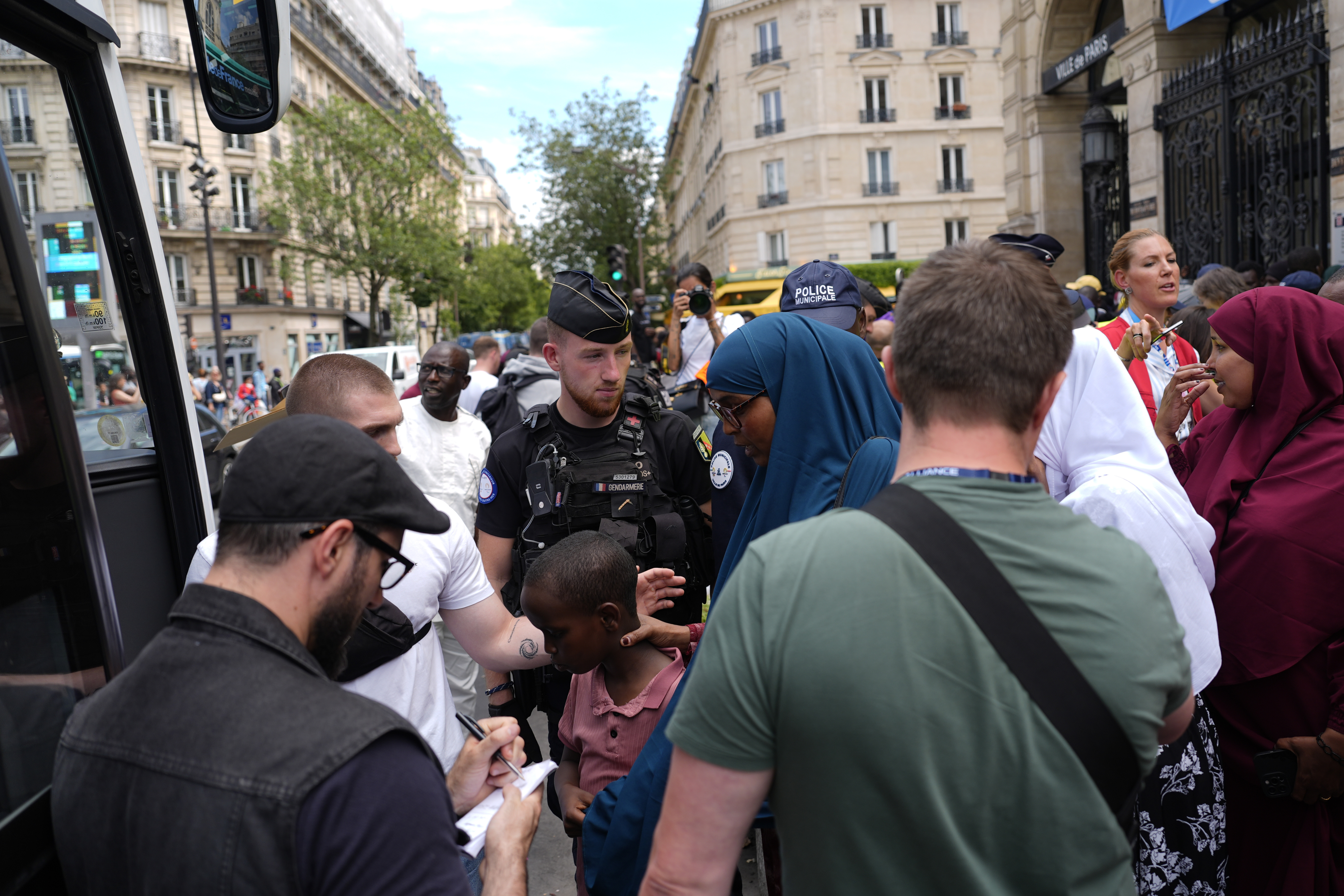 الإخوان والحجاب والهجرة.. ملفات ساخنة في البرلمان الفرنسي 
