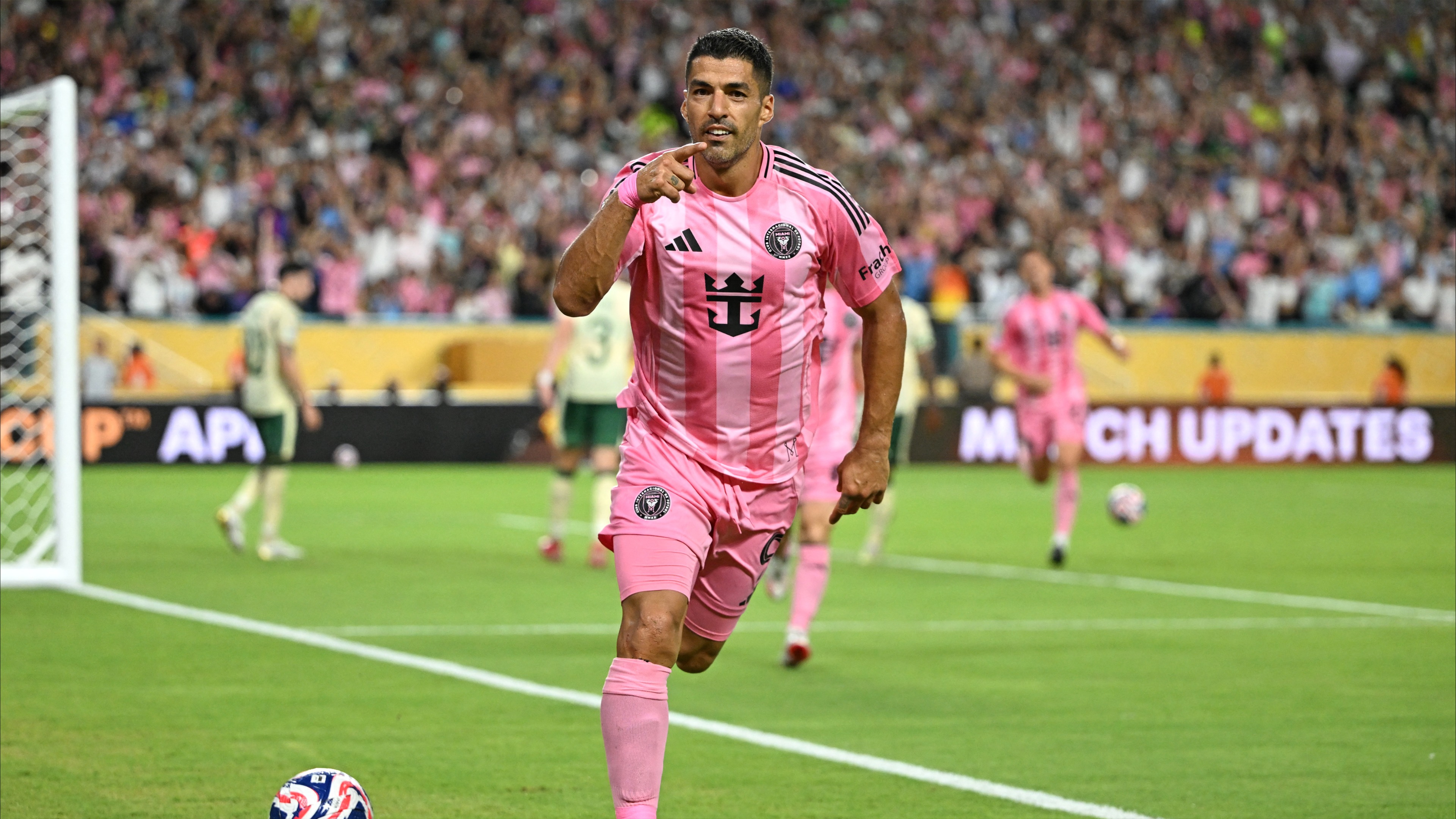 سواريز لن يترك ميسي 