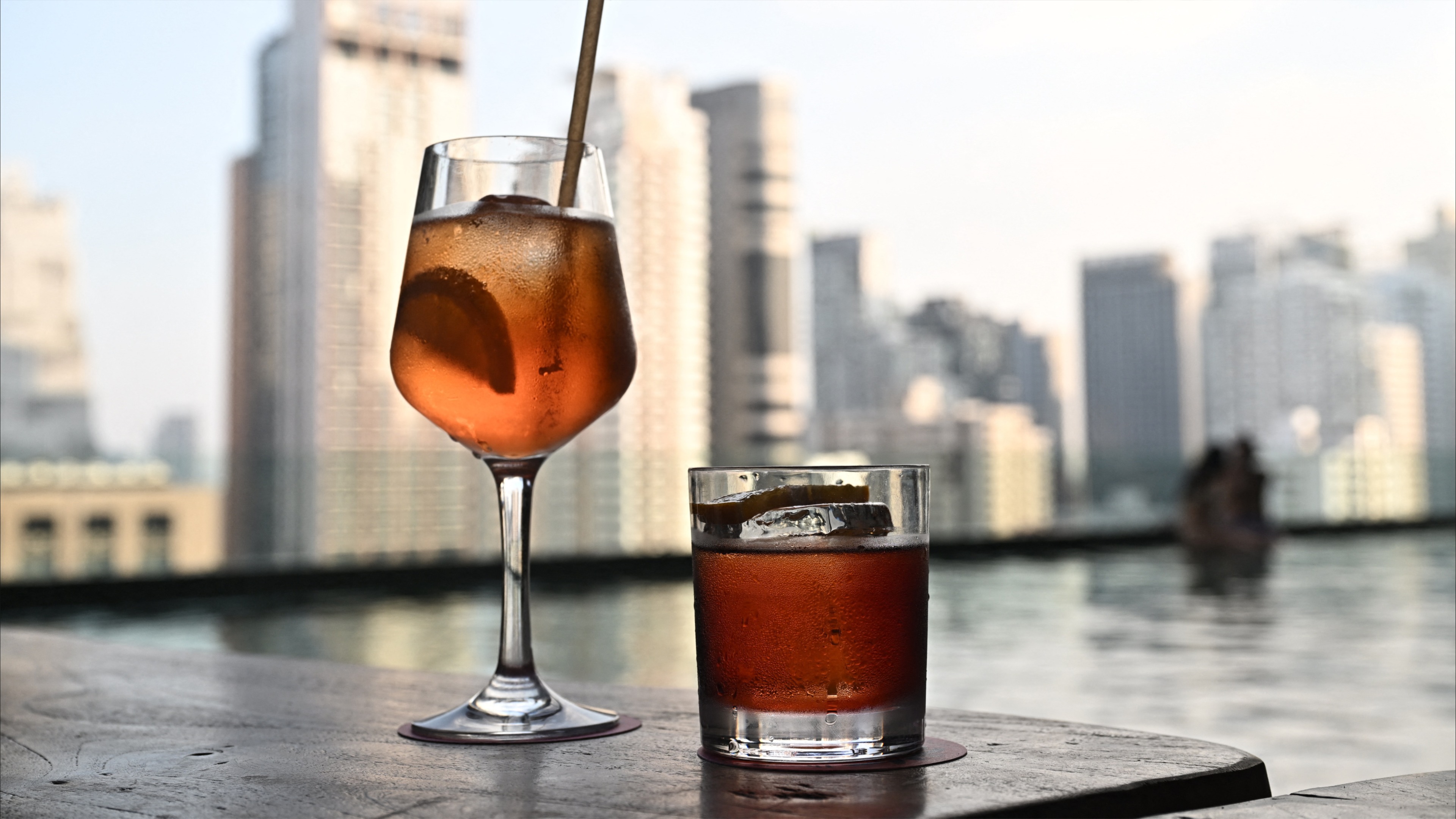 "إدمان الكحول".. تهديد للبريميرليغ باعتراف روني 