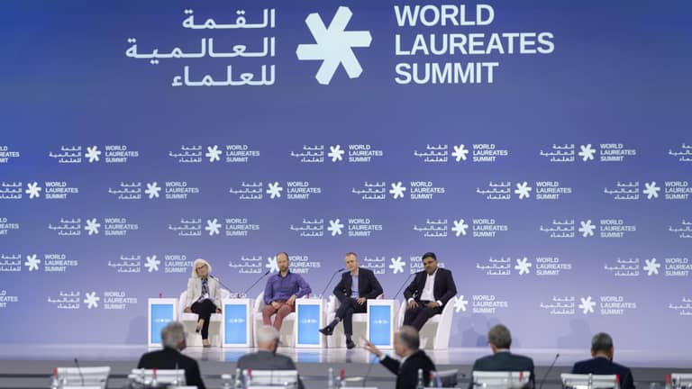 عباقرة العالم من الإمارات: صياغة مستقبل الـAI بأيدينا لا بـ"الأكواد"